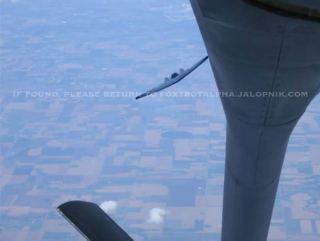 Illustration for article titled Is This Proof That The US Air Force Can Aerially Refuel Stealth Drones?